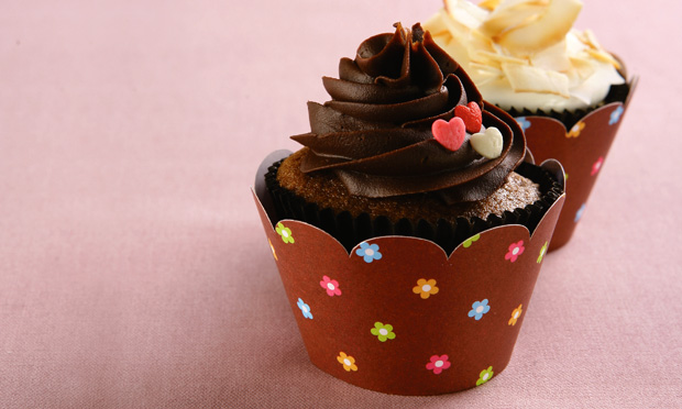 receita-cupcake-com-cobertura-de-chocolate3156